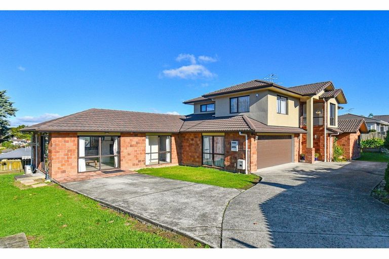 Photo of property in 32 Piper Place, Goodwood Heights, Auckland, 2105