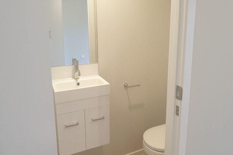 Photo of property in 6/15 Sunhill Road, Sunnyvale, Auckland, 0612