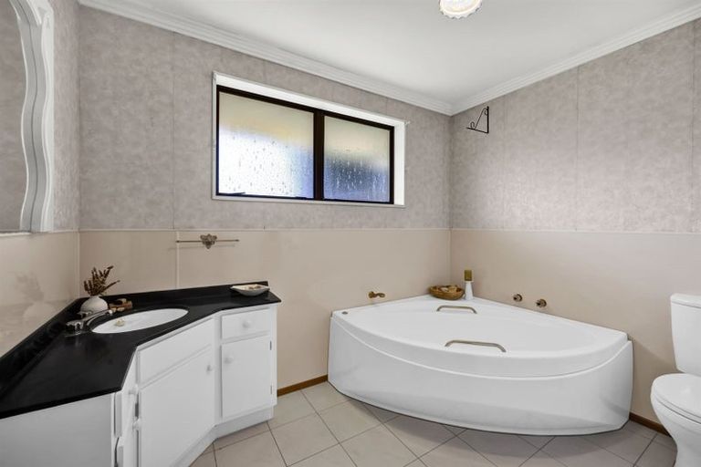 Photo of property in 240 Waihi Road, Hawera, 4610