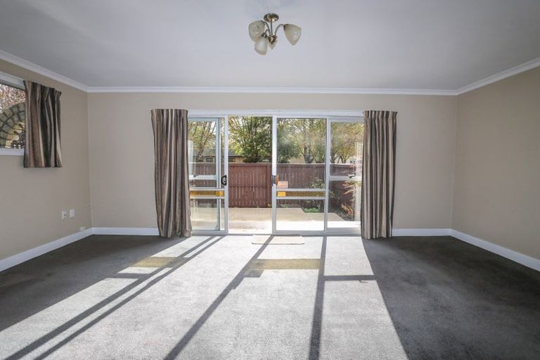 Photo of property in 2/21 Parkstone Avenue, Ilam, Christchurch, 8041