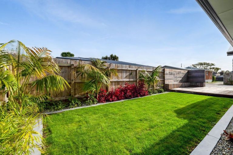 Photo of property in 20a Turakina Street, Merrilands, New Plymouth, 4312