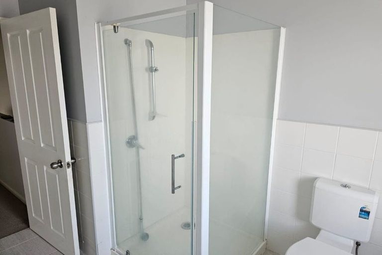 Photo of property in 31/3 Hulme Place, Henderson, Auckland, 0612