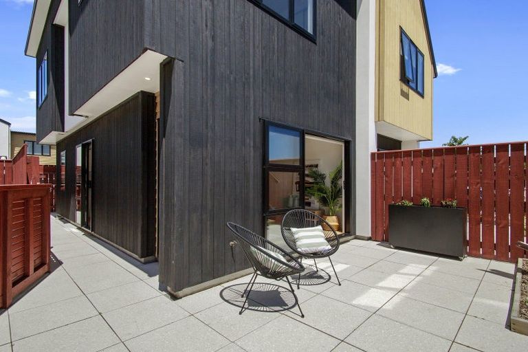 Photo of property in 2/892 High Street, Avalon, Lower Hutt, 5011