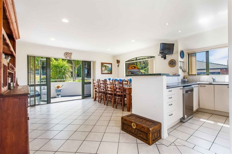 Photo of property in 121 Pemberton Avenue, Bayview, Auckland, 0629