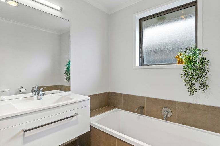 Photo of property in 17 Perla Road, Pukekohe, 2120