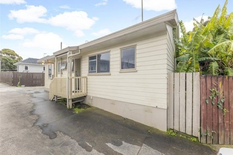 Photo of property in 2/34 Plunket Avenue, Papatoetoe, Auckland, 2104