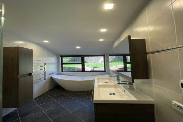 Photo of property in 2 Dianthus Place, Browns Bay, Auckland, 0630