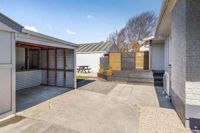 Photo of property in 106 Avondale Road, Avondale, Christchurch, 8061