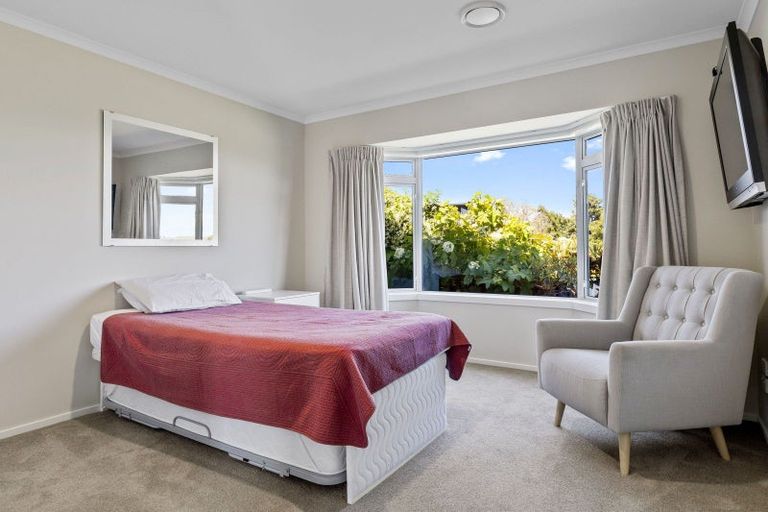 Photo of property in 5 Pukenamu Road, Rainbow Point, Taupo, 3330