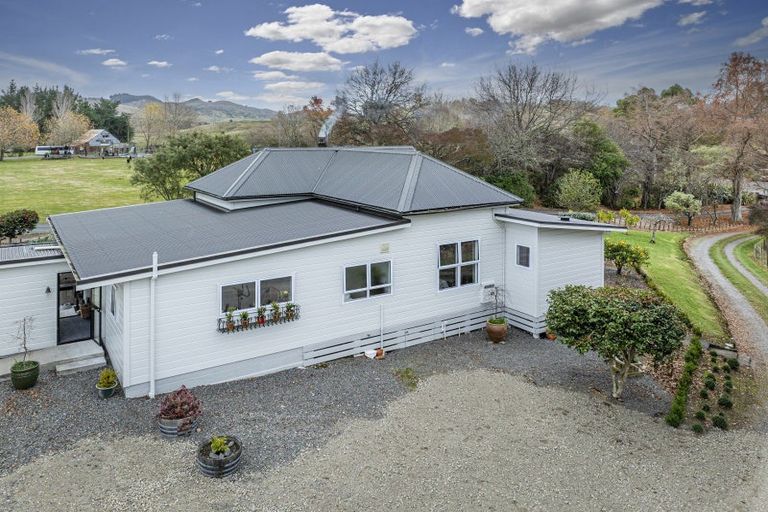 Photo of property in 19 Kenderdine Road, Elsthorpe, Otane, 4277