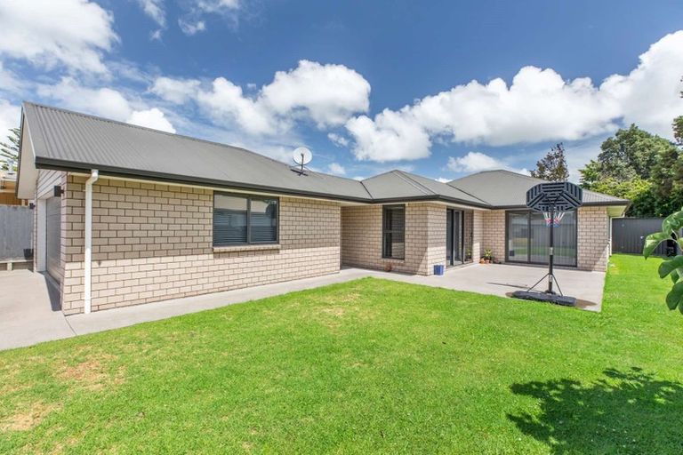Photo of property in 2 Bayview Drive, Waiuku, 2123