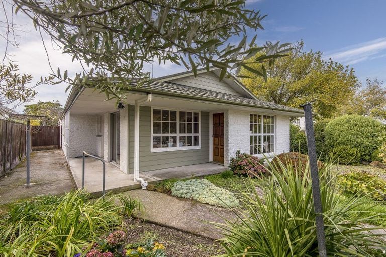 Photo of property in 2 Ashfield Place, Ilam, Christchurch, 8041