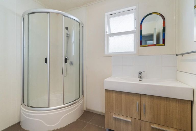 Photo of property in 24 Huruhuru Road, Massey, Auckland, 0614