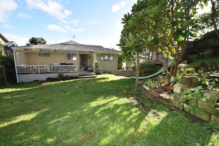 Photo of property in 24 Domain Crescent, Muriwai, Waimauku, 0881