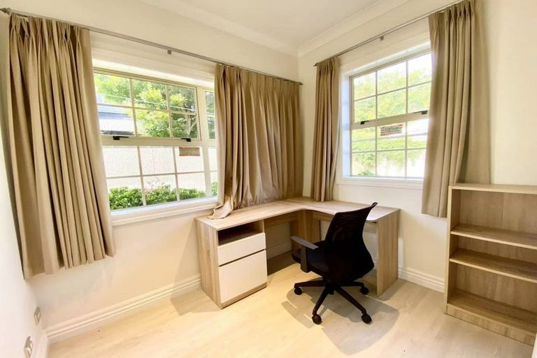 Photo of property in 2/36 Greenvalley Rise, Glenfield, Auckland, 0629