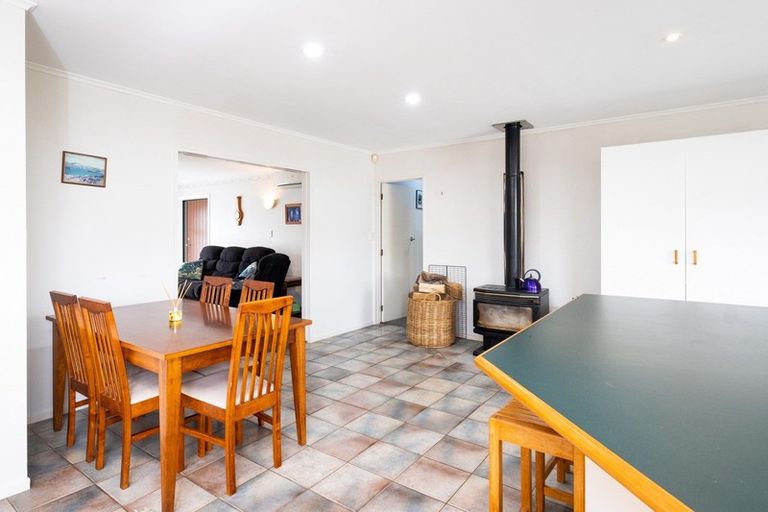 Photo of property in 4 Redwood Place, Te Awanga, 4102