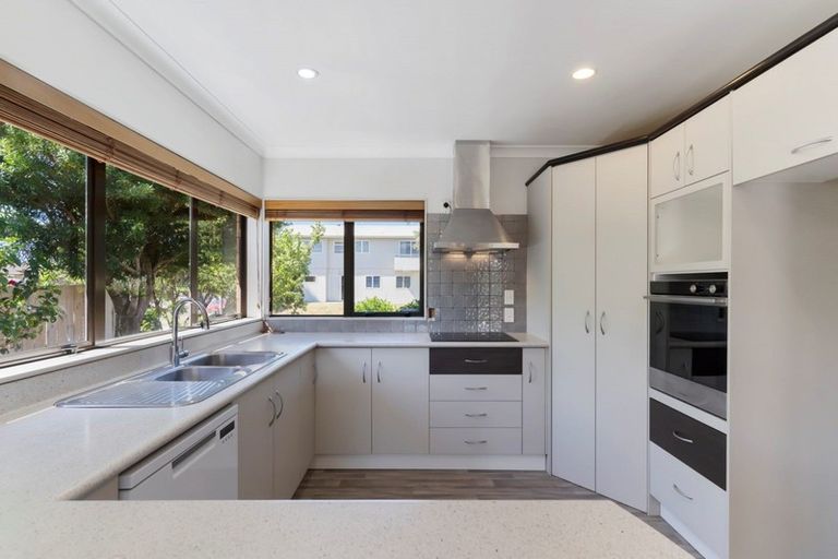 Photo of property in 24 Golden Courie Close, Papamoa Beach, Papamoa, 3118