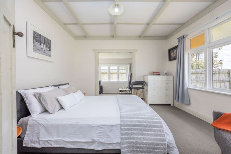 Photo of property in 22 Te Atatu Road, Te Atatu South, Auckland, 0610