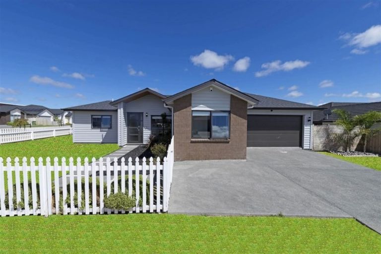 Photo of property in 20 Kuawa Drive, Kumeu, 0810