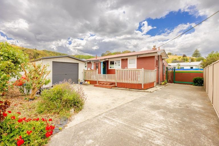 Photo of property in 13 Golding Road, Taradale, Napier, 4112