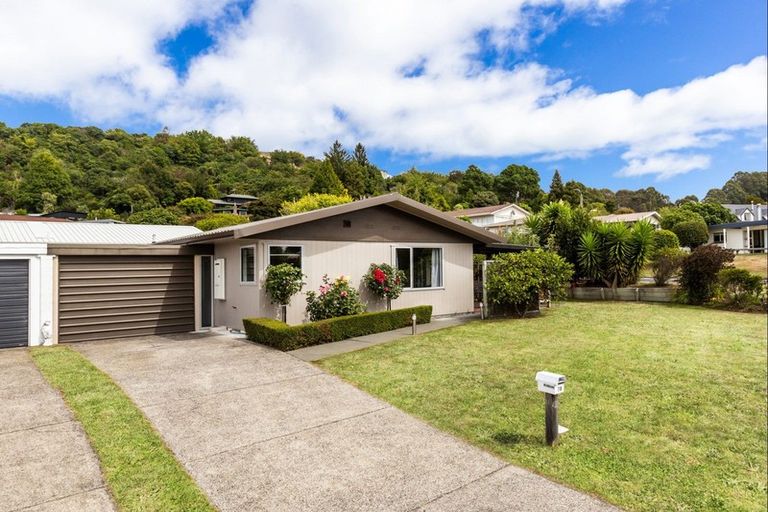 Photo of property in 7 Reeves Road, Acacia Bay, Taupo, 3330