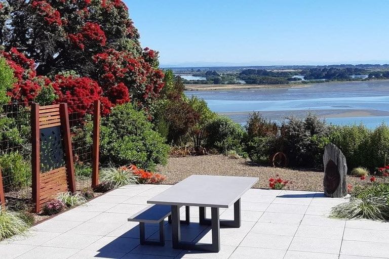 Photo of property in 59 Saint Andrews Hill Road, Mount Pleasant, Christchurch, 8081