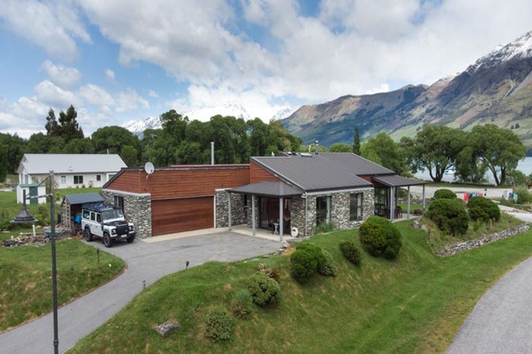 Photo of property in 33 Benmore Place, Glenorchy, 9372