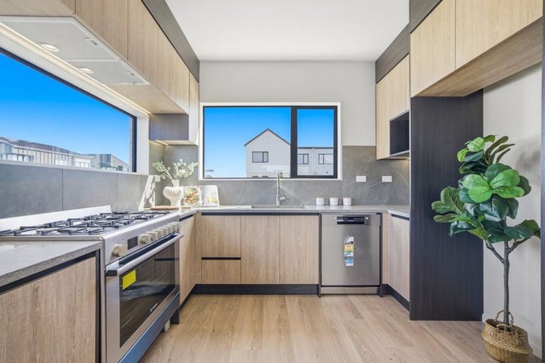 Photo of property in 14 Ocean Breeze Avenue, Hobsonville, 0616