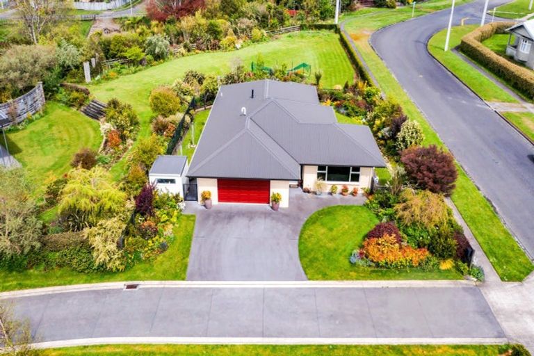 Photo of property in 35 Cloten Road, Stratford, 4332