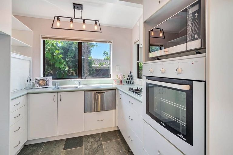 Photo of property in 2/3 Aorangi Place, Birkenhead, Auckland, 0626