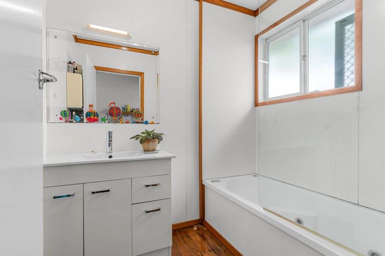 Photo of property in 170 One Tree Point Road, One Tree Point, 0118