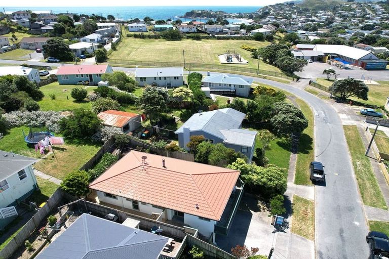 Photo of property in 1 Tuki Street, Titahi Bay, Porirua, 5022