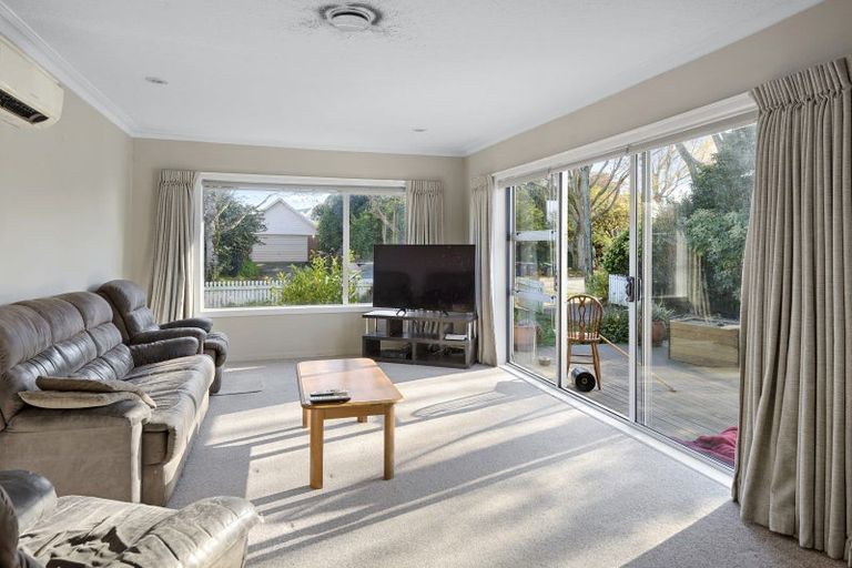 Photo of property in 8 Oakhurst Place, Russley, Christchurch, 8042