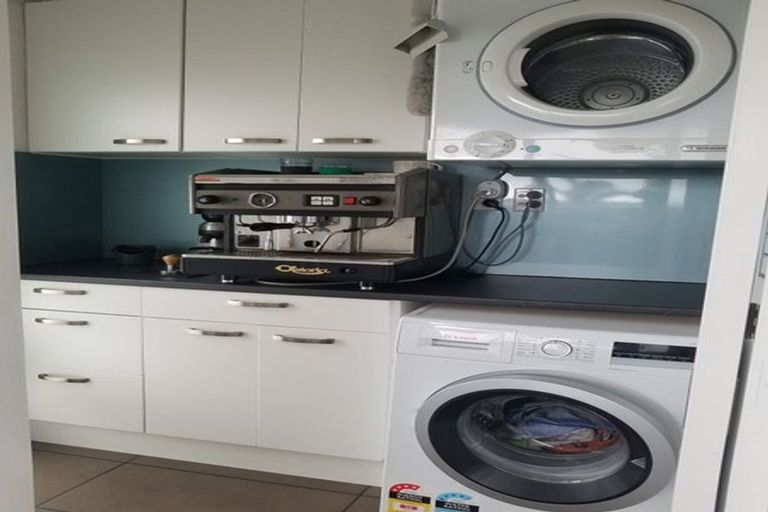 Photo of property in 1/79 Prince Regent Drive, Half Moon Bay, Auckland, 2012