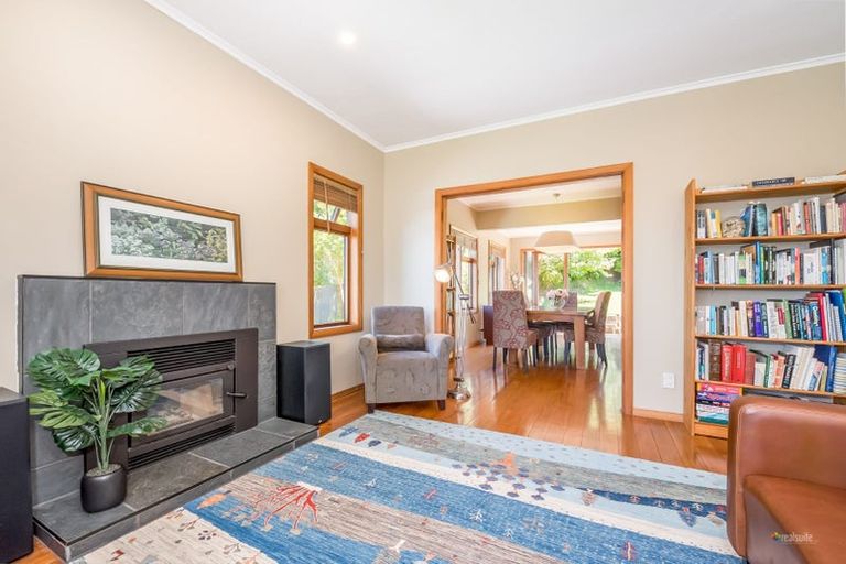 Photo of property in 71 Maungaraki Road, Korokoro, Lower Hutt, 5012