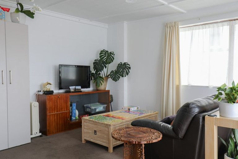 Photo of property in 116 Woodglen Road, Glen Eden, Auckland, 0602