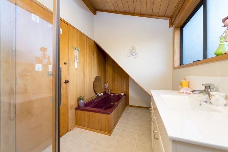 Photo of property in 20 Muscat Place, Henderson, Auckland, 0612