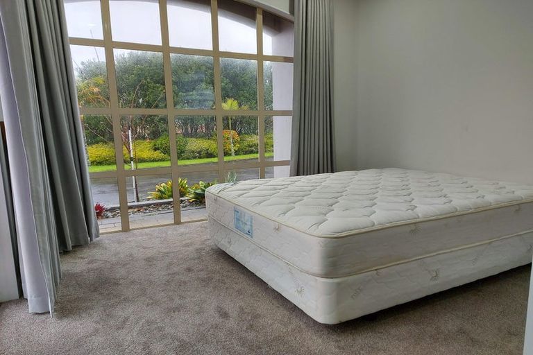 Photo of property in 17 Burgundy Park Avenue, Henderson, Auckland, 0612