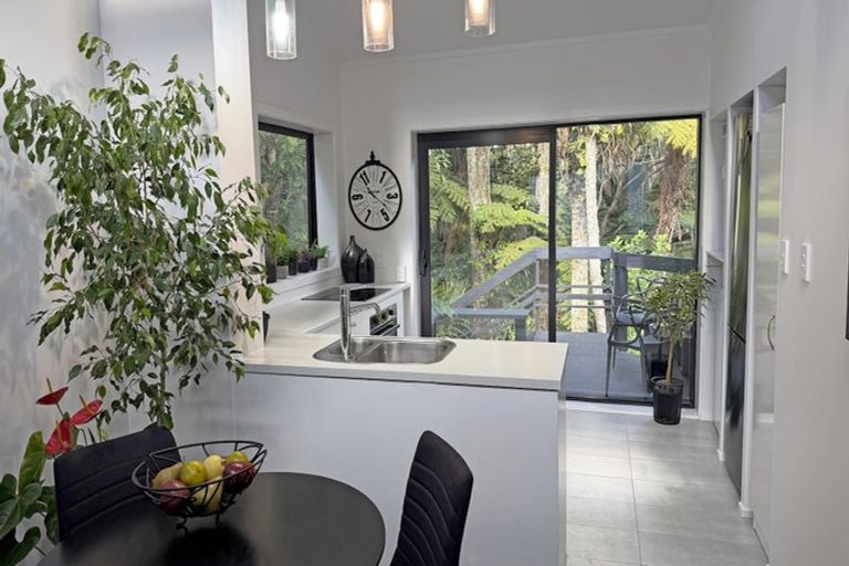 Photo of property in 1/9a Wyvern Place, Glenfield, Auckland, 0629