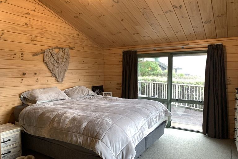 Photo of property in 8a Riverstone Drive, Riverstone Terraces, Upper Hutt, 5018