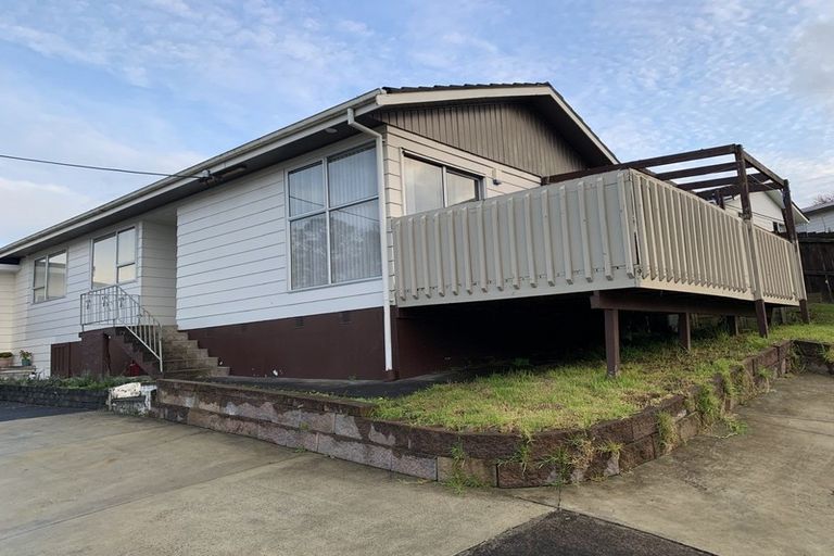 Photo of property in 2 Doone Place, Massey, Auckland, 0614