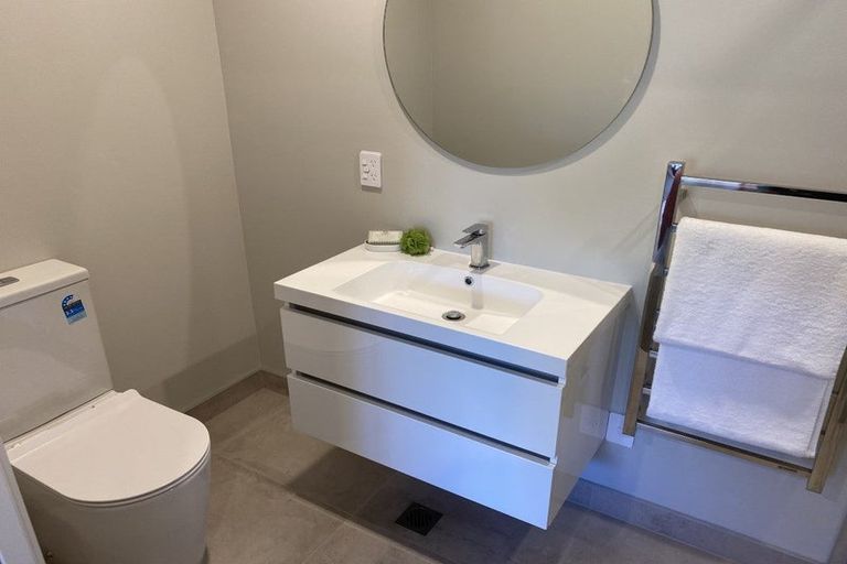 Photo of property in 2/7 Grays Road, Plimmerton, Porirua, 5026