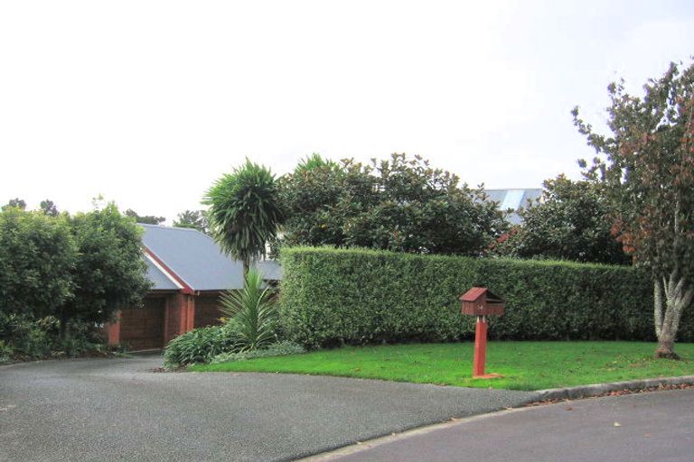 Photo of property in 14 Almond Grove, Greenhithe, Auckland, 0632