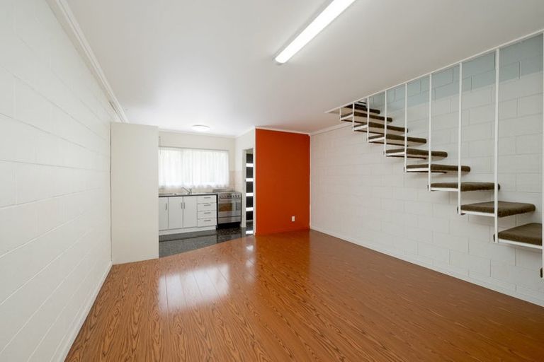 Photo of property in 5/106 West Coast Road, Glen Eden, Auckland, 0602