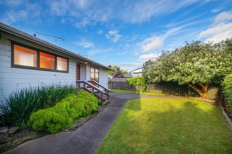 Photo of property in 2/8 Chichester Drive, Rosehill, Papakura, 2113