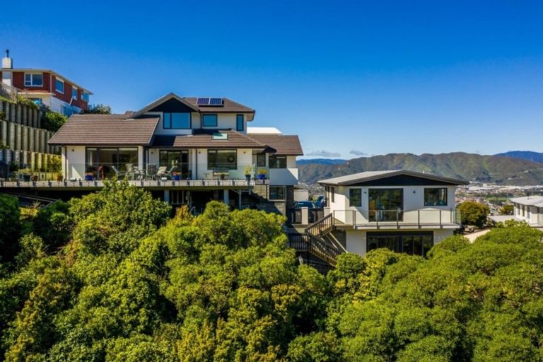 Photo of property in 51 Dowse Drive, Maungaraki, Lower Hutt, 5010