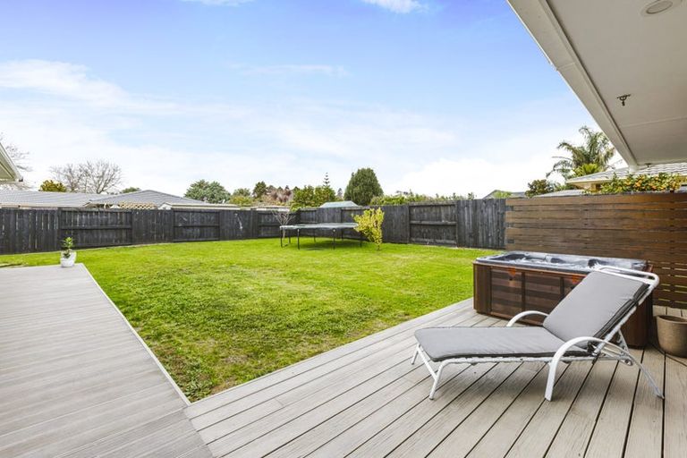 Photo of property in 9 Elrita Place, Conifer Grove, Takanini, 2112