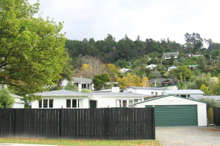 Photo of property in 58 Pinehaven Road, Pinehaven, Upper Hutt, 5019