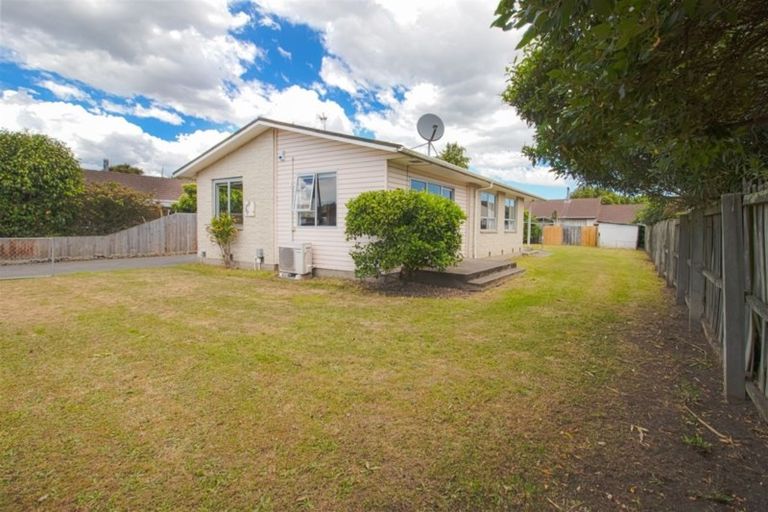 Photo of property in 10 Malabar Crescent, Broomfield, Christchurch, 8042
