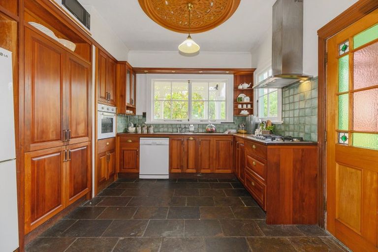 Photo of property in 17 Norwood Road, Bayswater, Auckland, 0622